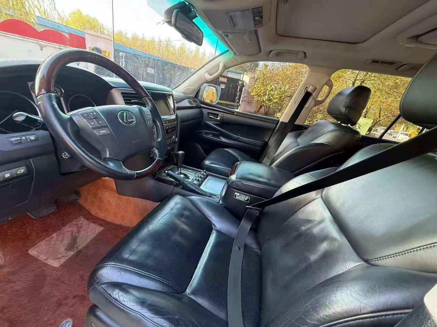 Lexus 570 8-Seater Sunroof 9