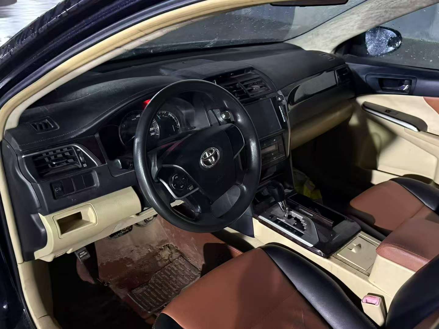 Toyota Camry 2015 2.0E Power Sunroof 4