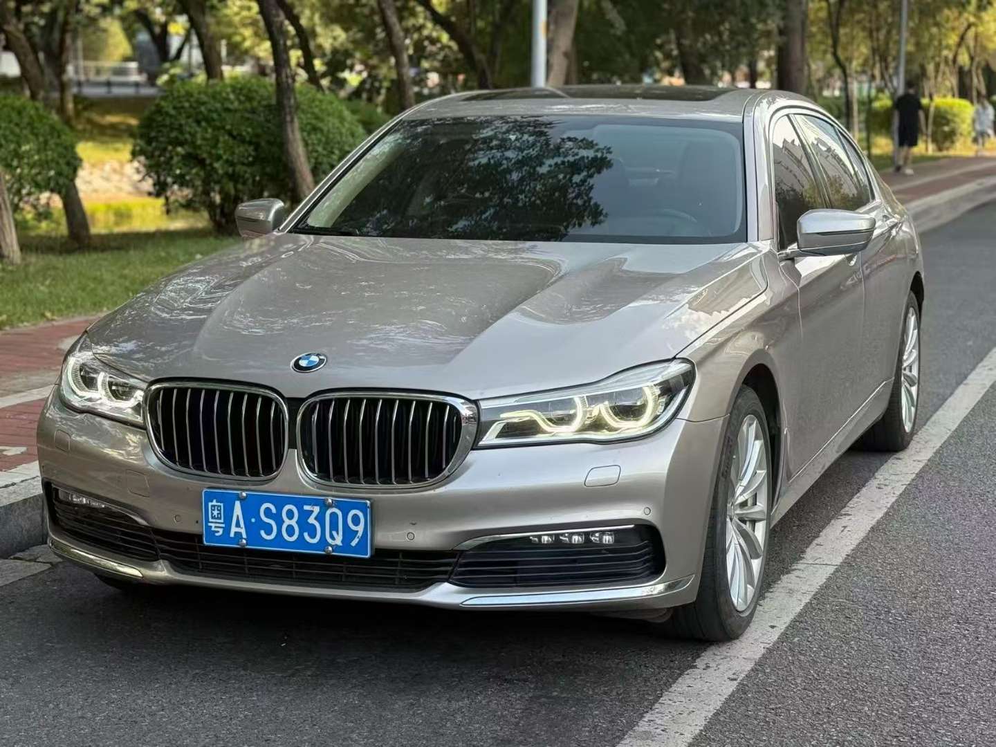 BMW 7 Series 740Li Leading