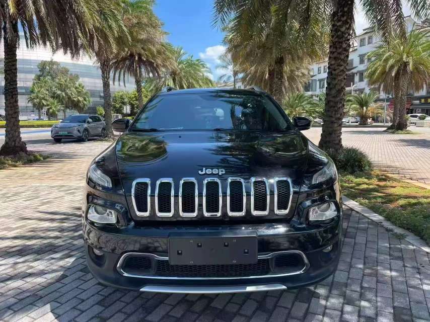 Jeep Cherokee 2.4L AWD Top Trim