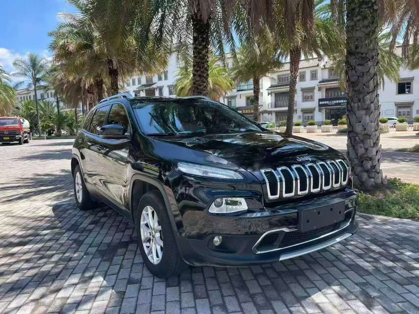 Jeep Cherokee 2.4L AWD Top Trim 6