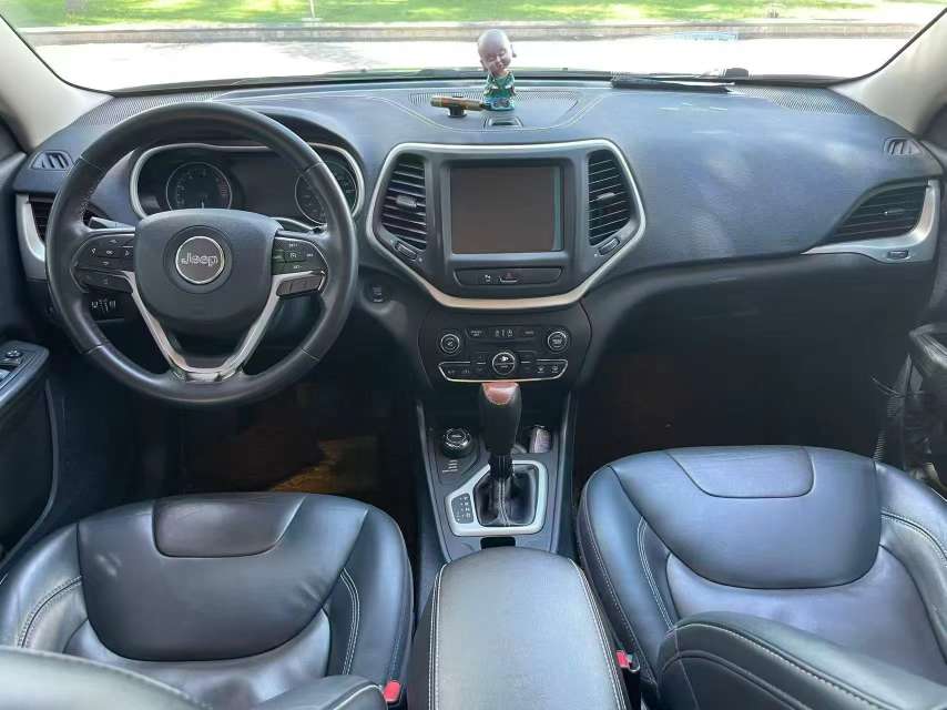 Jeep Cherokee 2.4L AWD Top Trim 8