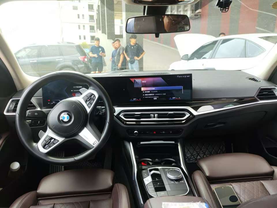BMW 3 Series 320Li 2