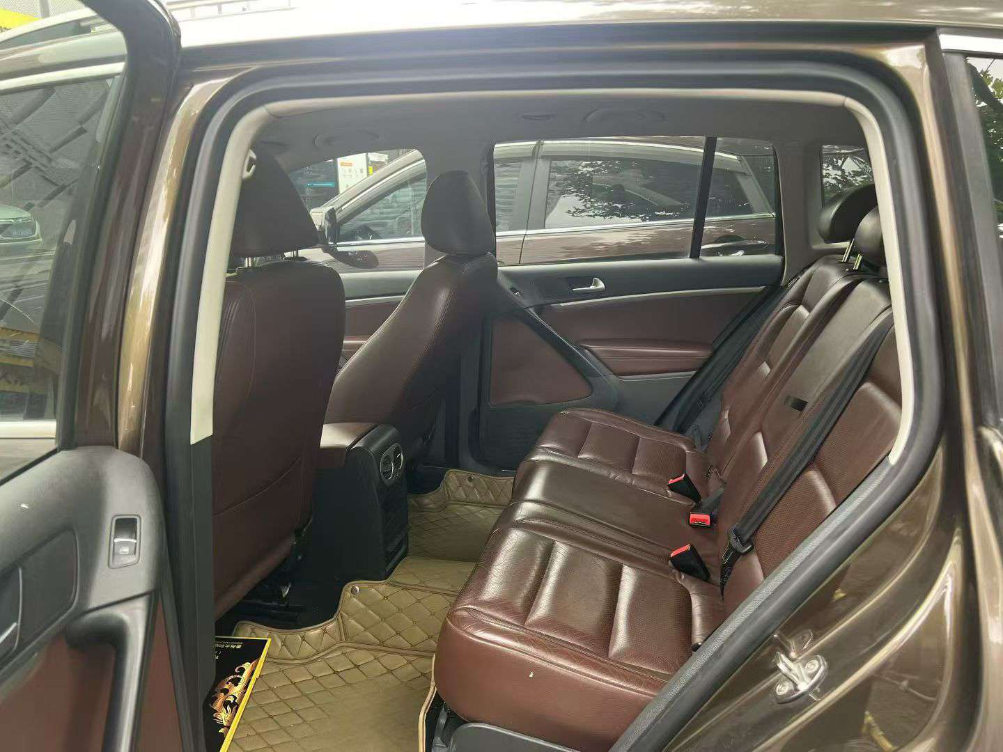 Volkswagen Tiguan 2015 1.8T Automatic Sunroof 3