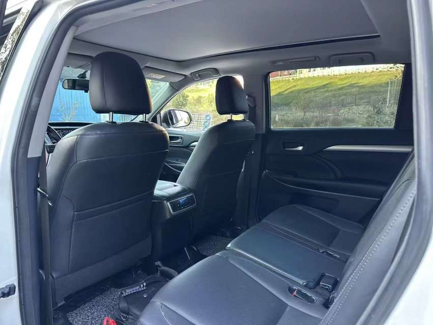 Toyota Highlander 2.0T AWD 7-Seat Luxury Edition 6