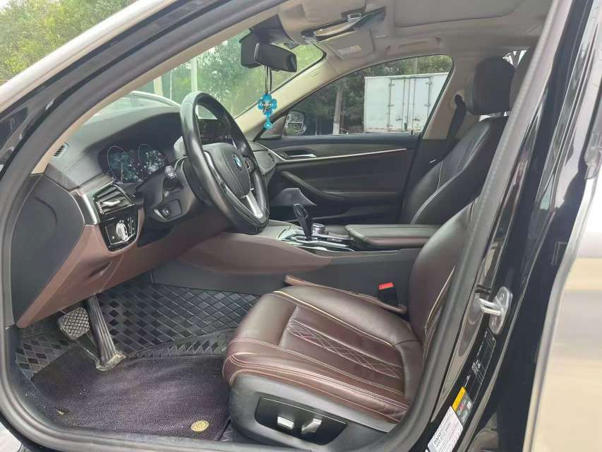 BMW 5 Series 530Le 7