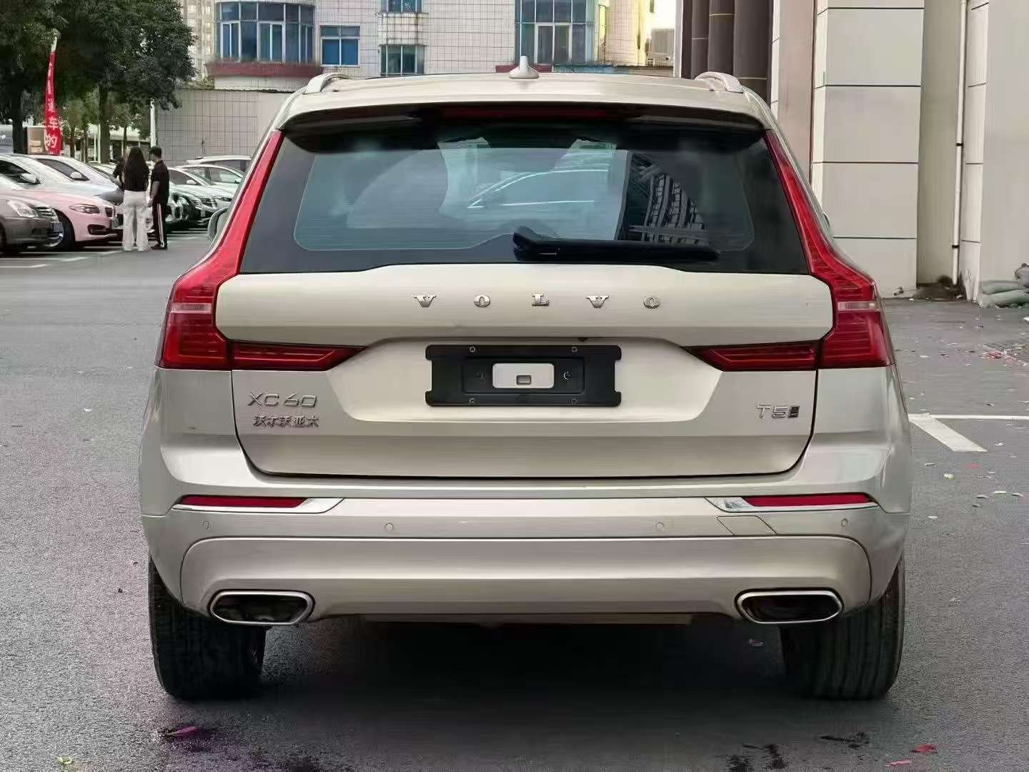 Volvo XC60 2021 2.0T T5 AWD Smart Luxurious Edition 2