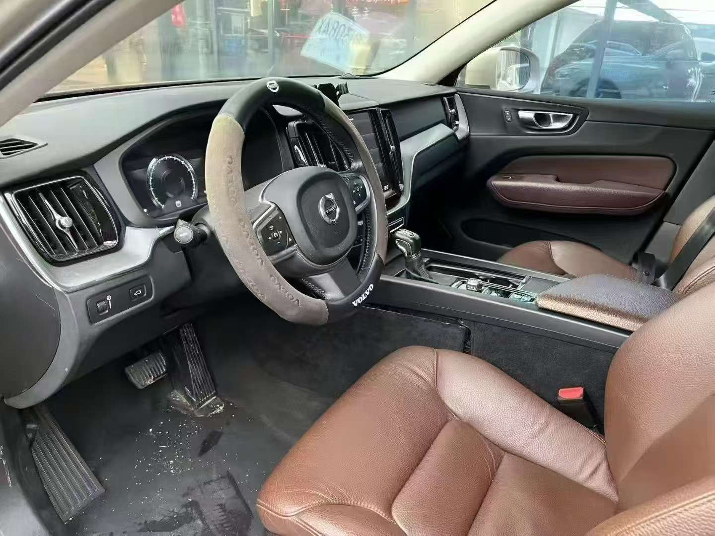 Volvo XC60 2021 2.0T T5 AWD Smart Luxurious Edition 4