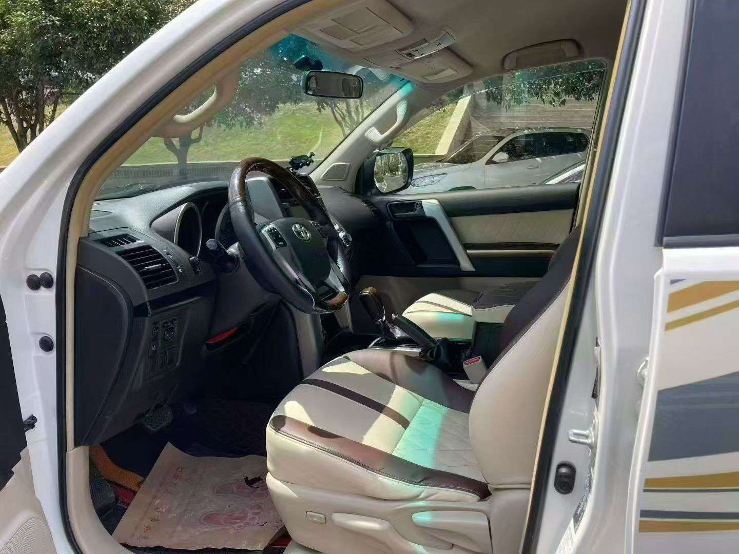 Toyota Prado 2700 Luxury 7-Seater 5