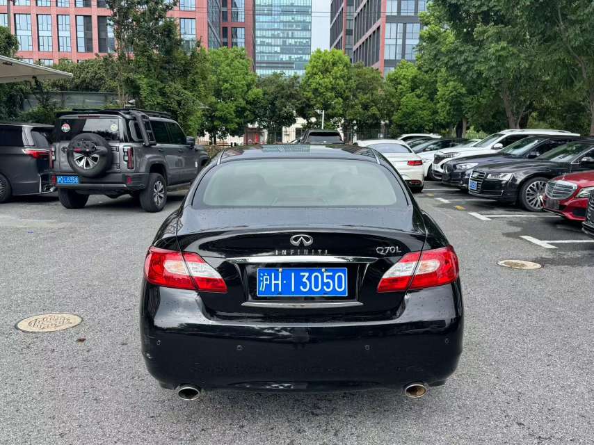 Infiniti Q70L 2.5 Comfort 8