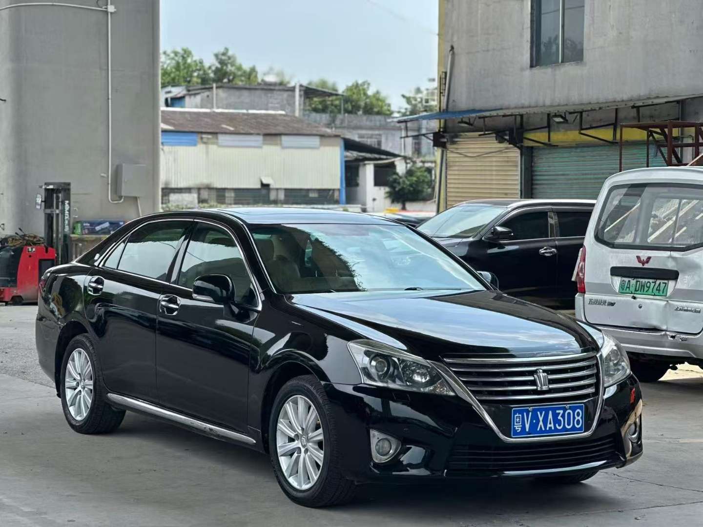 Toyota Crown 2.5L Royal Leather Trim 3