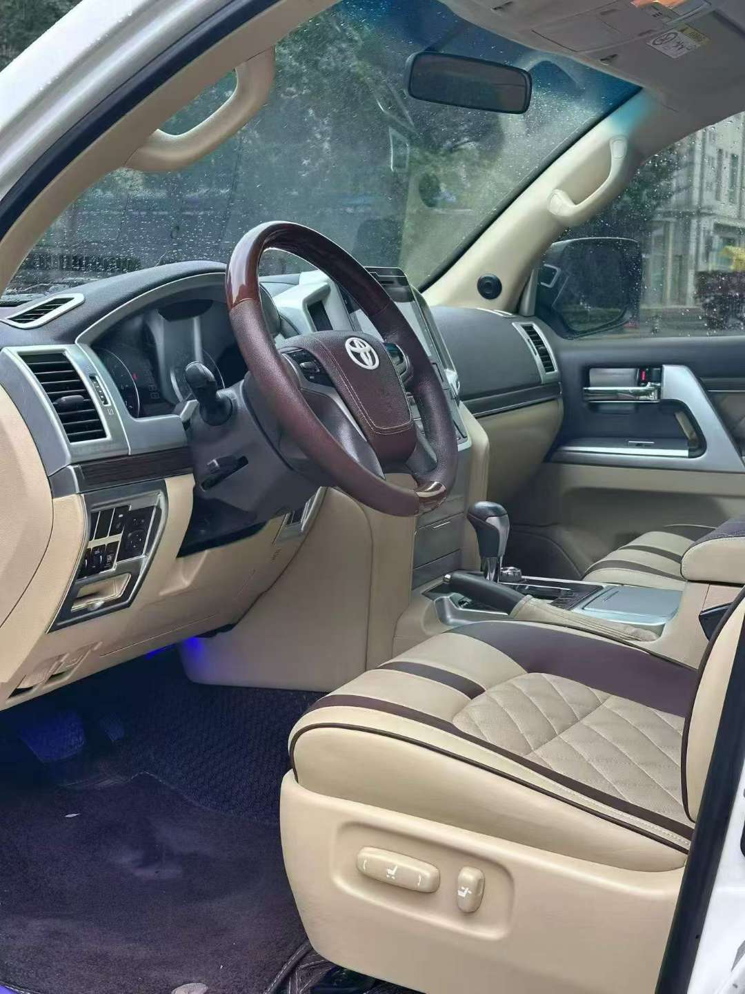 Toyota Land Cruiser 2016 4.0L Middle East Spec 5-Seat Limited Under-Spare 7