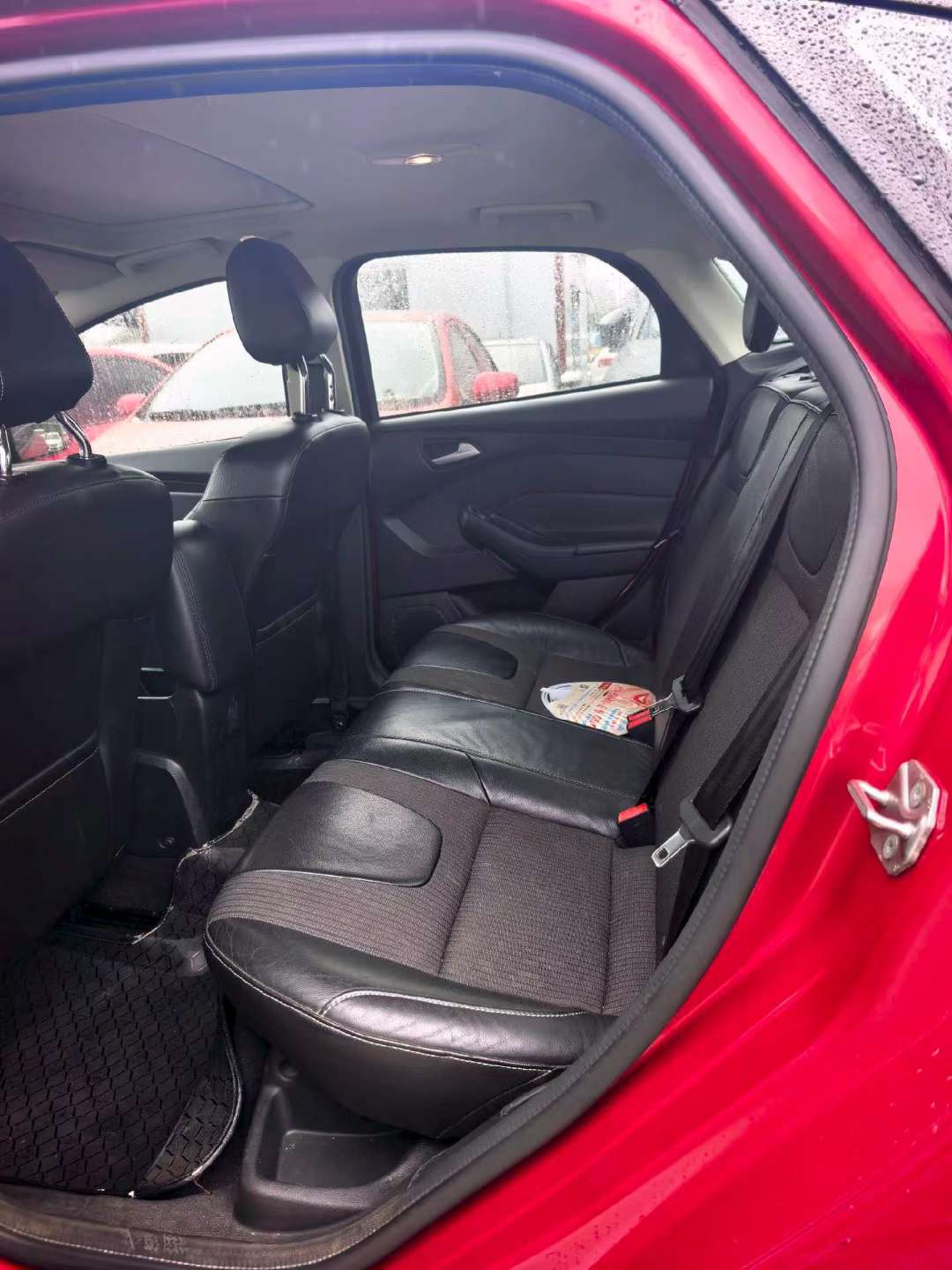 Ford Focus 2012 Sedan 1.6L Automatic Trend 4