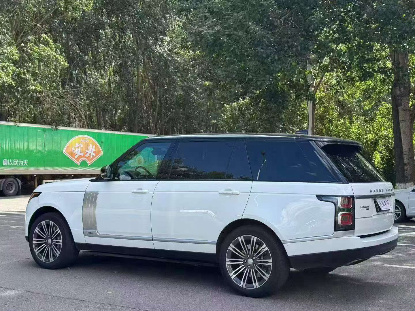 Land Rover Range Rover Vogue 2020 Heritage Extended Classic Edition 3.0T L6+48V 7