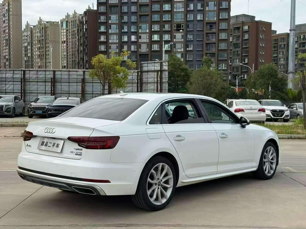Audi A4L 2.0T 9