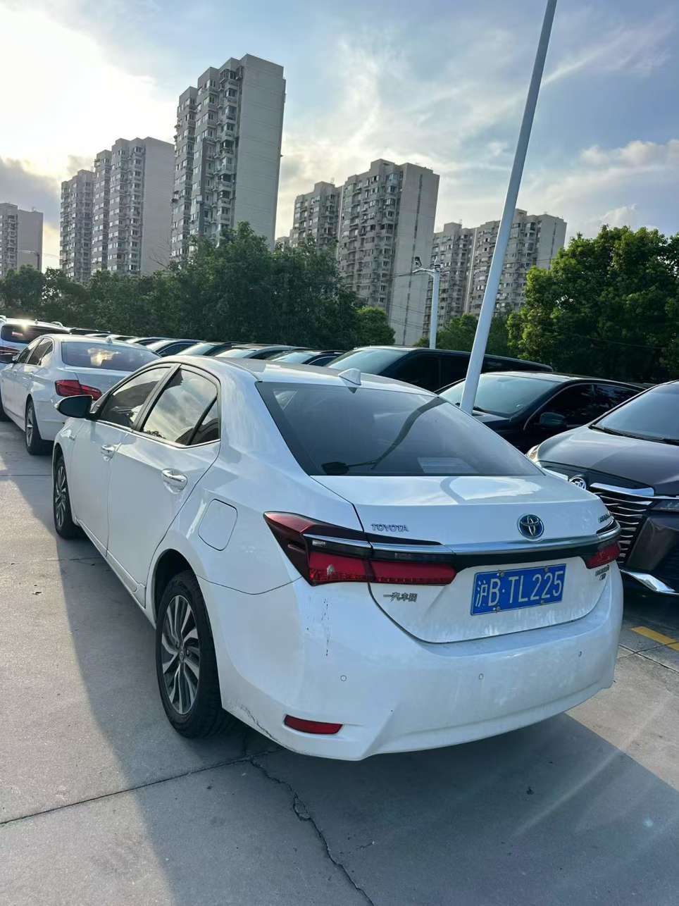 Toyota Corolla 1.8L Automatic Sunroof 3