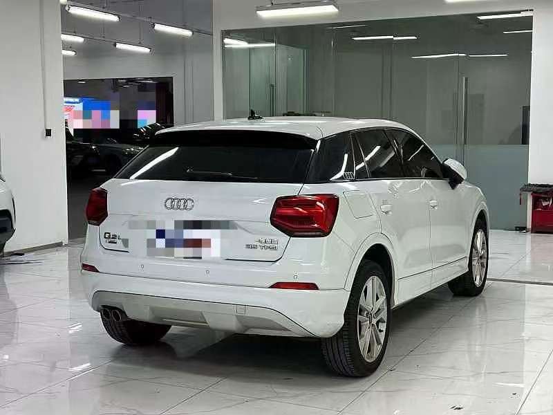 Audi Q2L 35 TFSI Fashion Dynamic 3