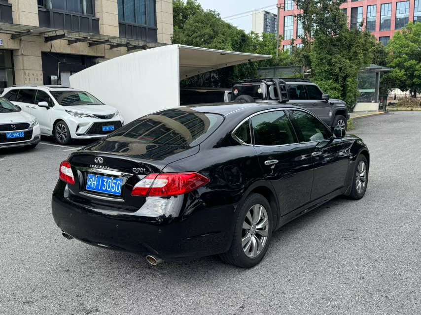 Infiniti Q70L 2.5 Comfort 9