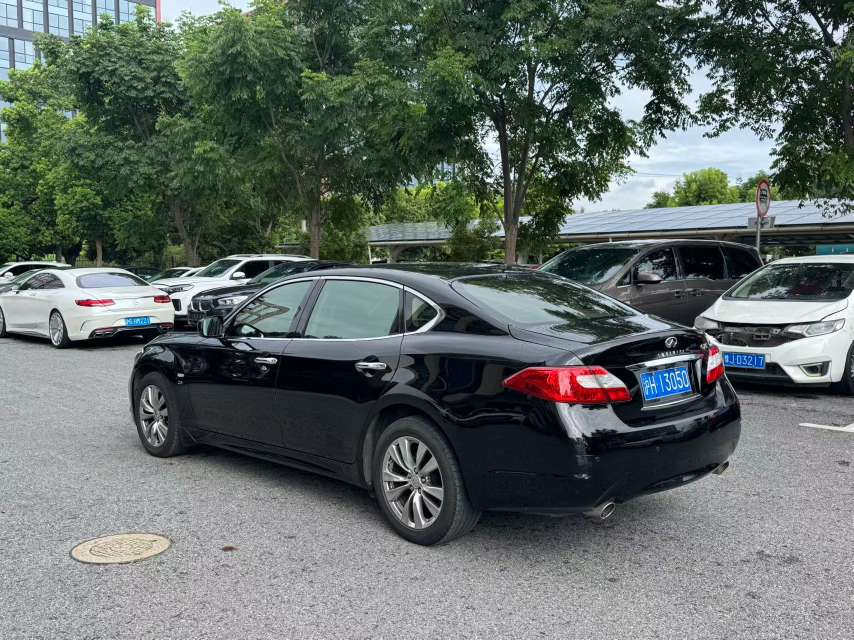 Infiniti Q70L 2.5 Comfort 7