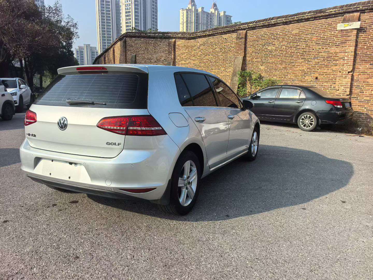 Volkswagen Golf 2015 1.6L Automatic Sunroof 9