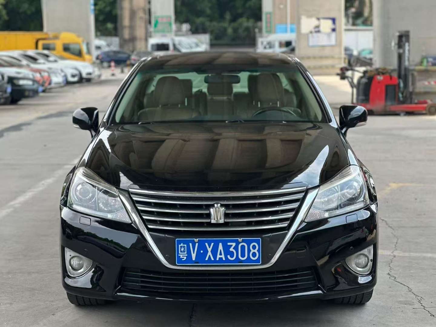 Toyota Crown 2.5L Royal Leather Trim