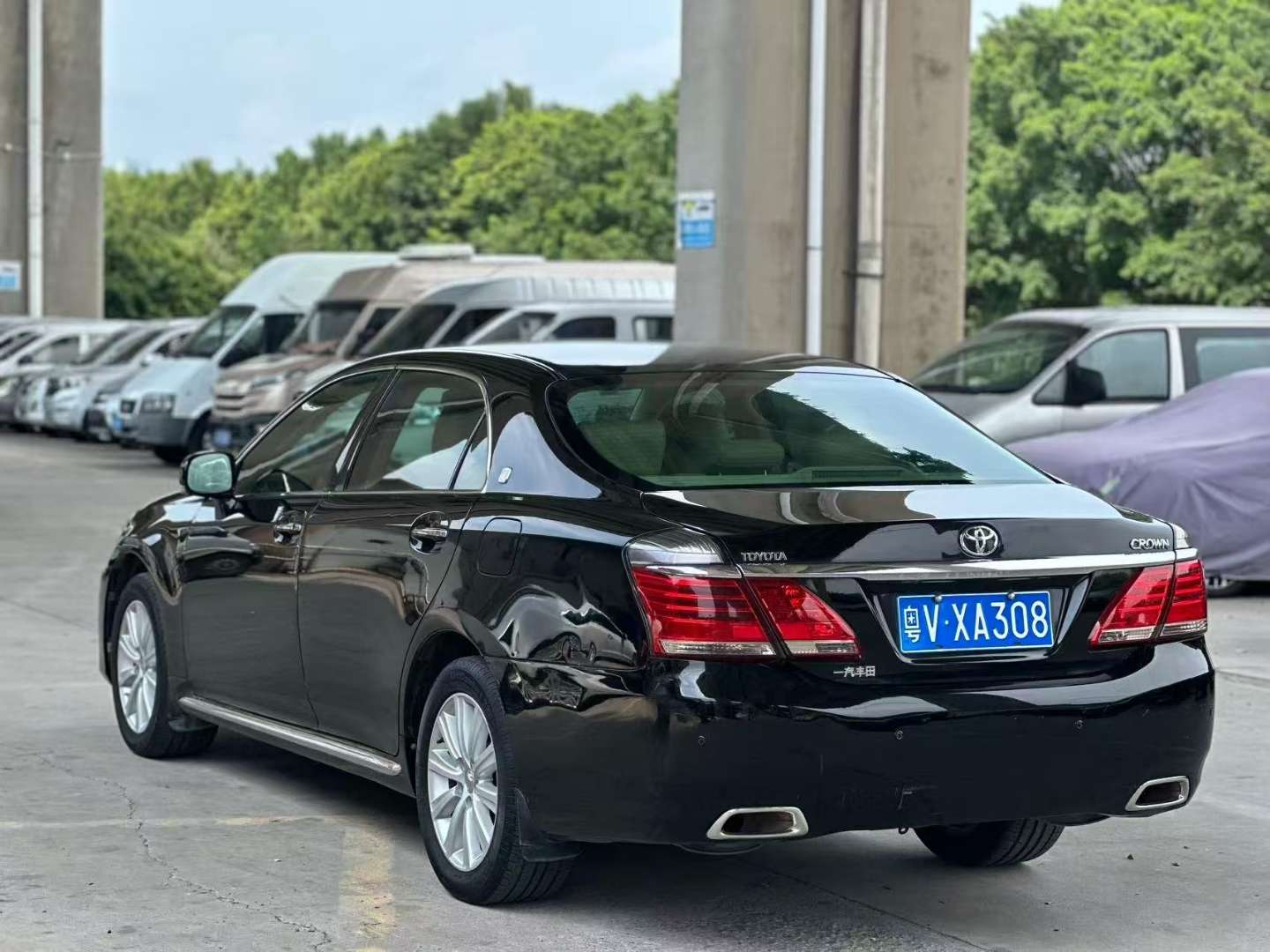 Toyota Crown 2.5L Royal Leather Trim 6
