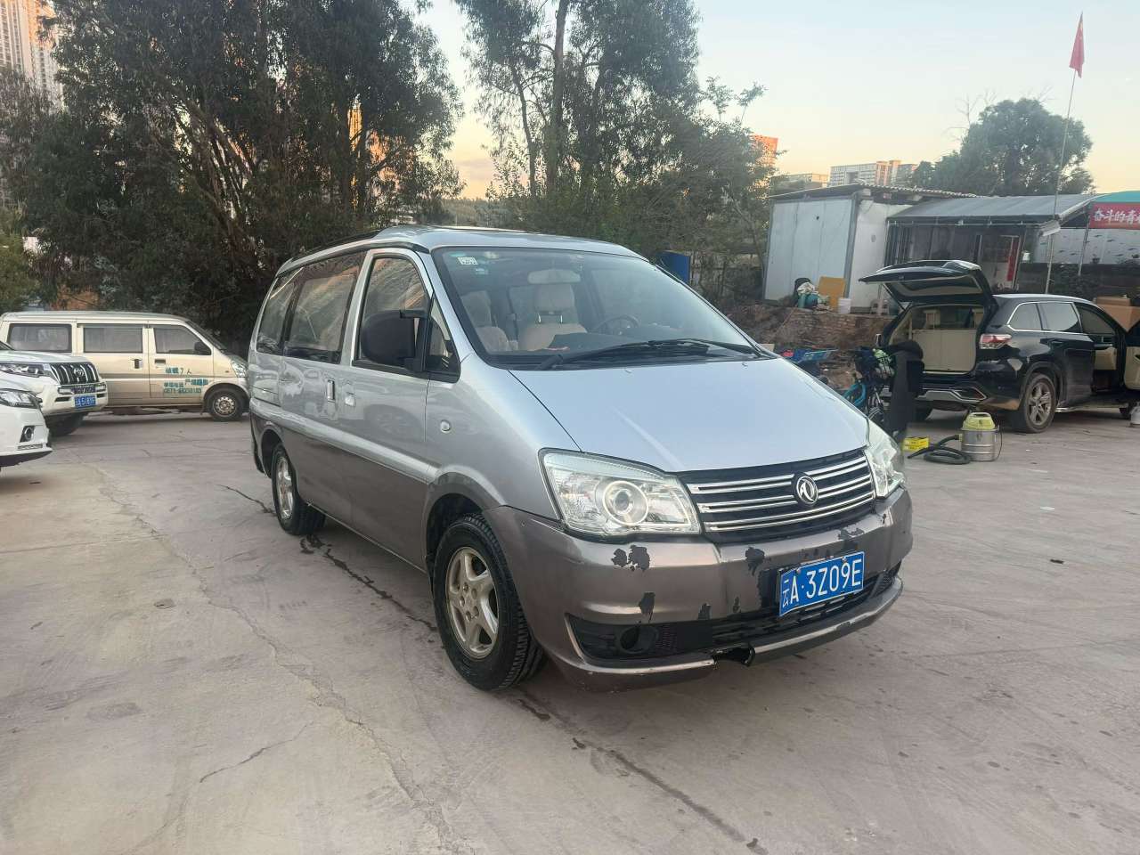 Dongfeng Lingzhi M3 Manual 1.6L 7-Seater 2