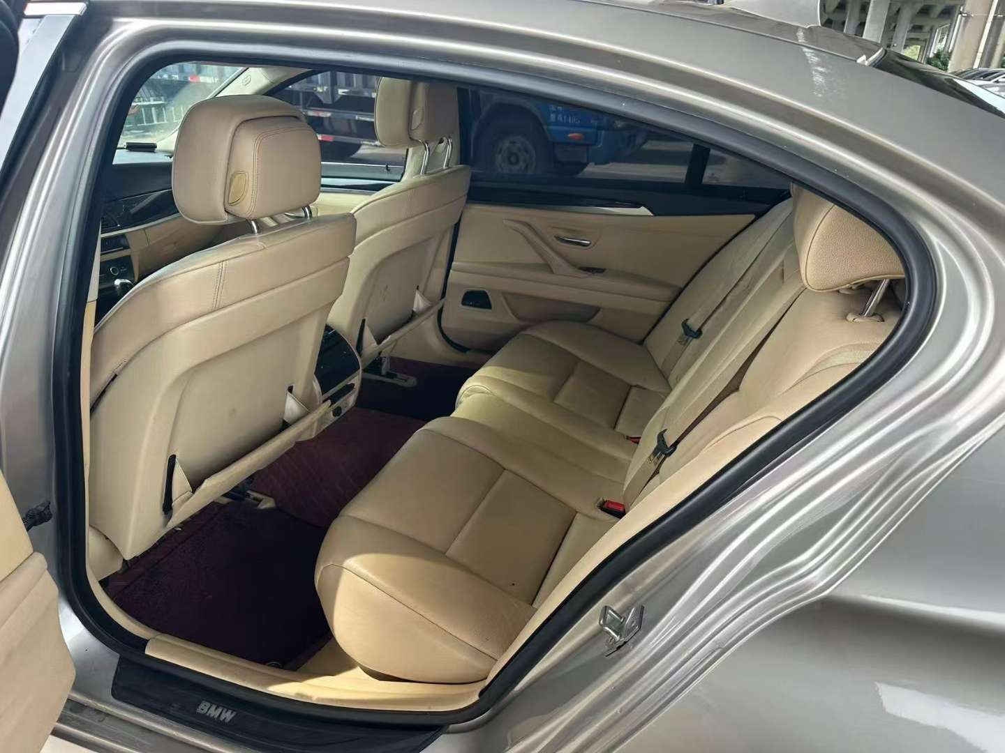 BMW 5 Series 2012 525Li 8