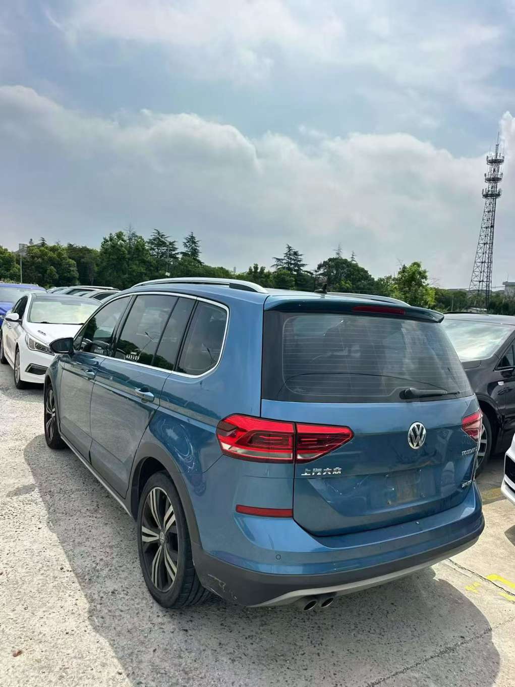 Volkswagen Touran L 1.4T Automatic Panoramic Sunroof Push Button Start 7-Seater 3