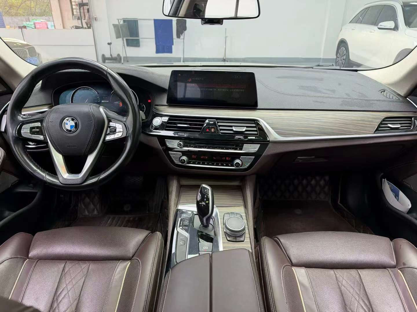 BMW 5 Series 530Le 8