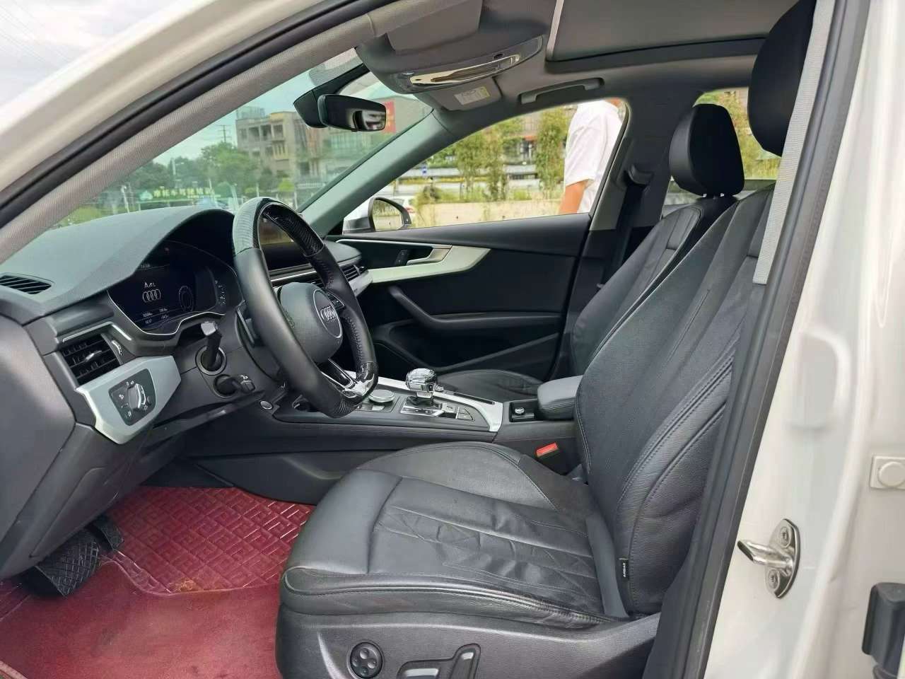 Audi A4L 2.0T 4