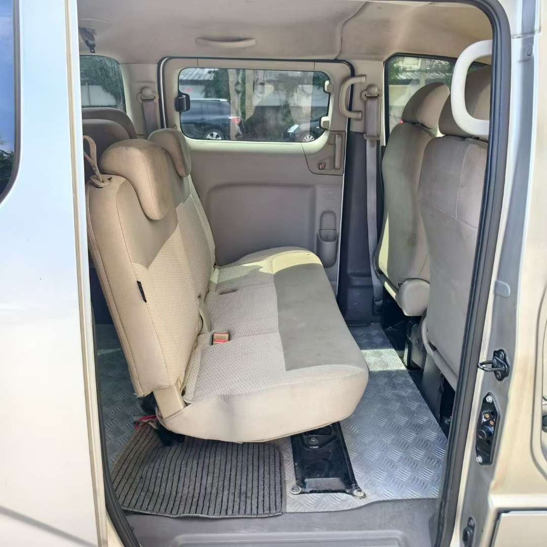 Nissan NV200 6
