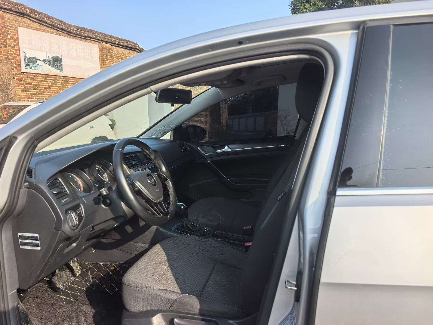 Volkswagen Golf 2015 1.6L Automatic Sunroof 4