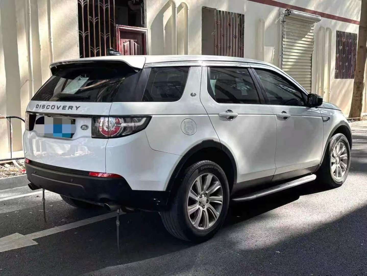 Land Rover Discovery Sport 2.0T SE Automatic 3