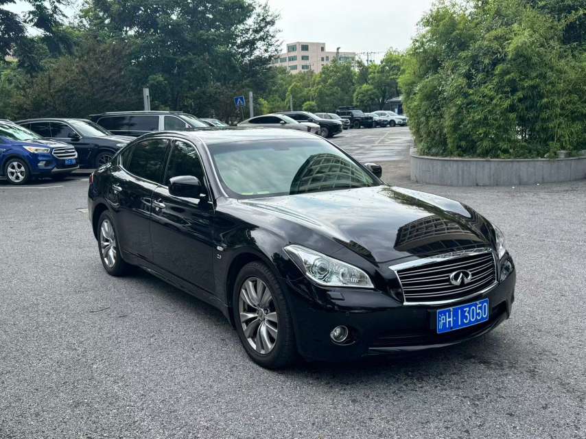 Infiniti Q70L 2.5 Comfort 3