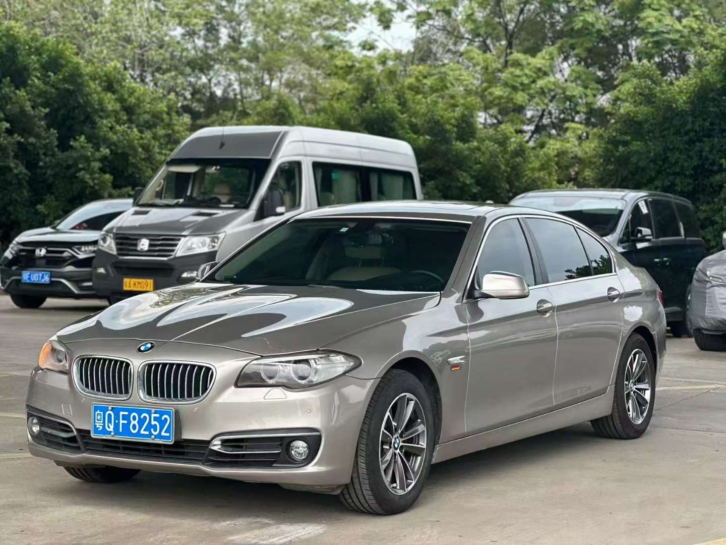 BMW 5 Series 2012 525Li 3