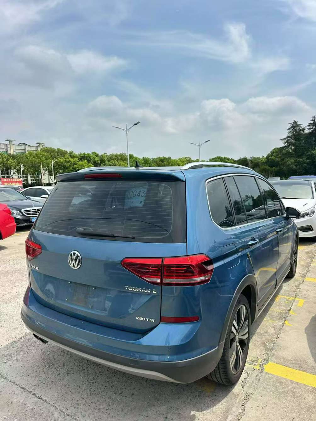 Volkswagen Touran L 1.4T Automatic Panoramic Sunroof Push Button Start 7-Seater 4