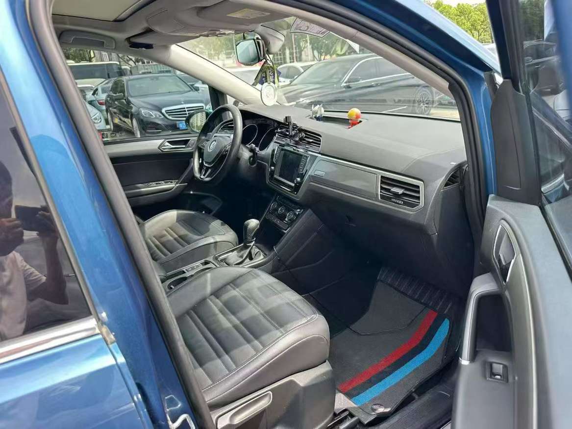 Volkswagen Touran L 1.4T Automatic Panoramic Sunroof Push Button Start 7-Seater 9