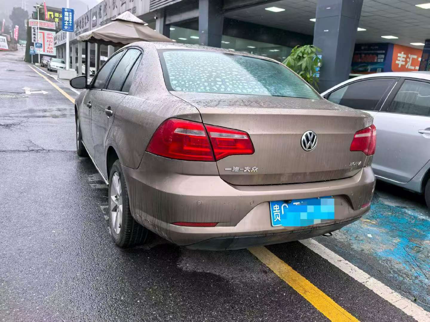 Volkswagen Bora 1.6L Automatic 3