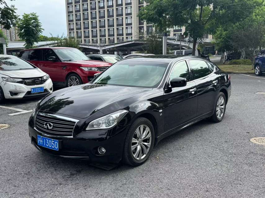 Infiniti Q70L 2.5 Comfort