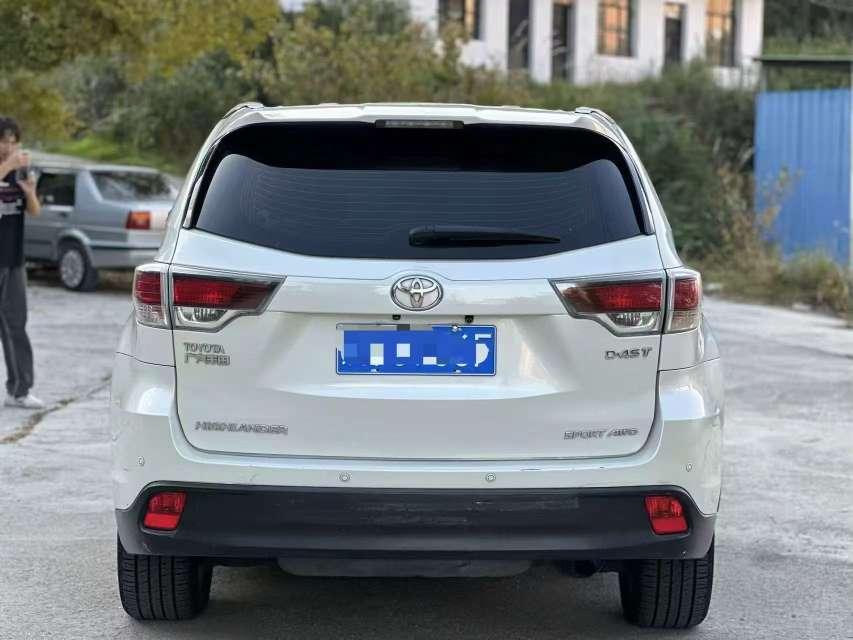 Toyota Highlander 2.0T AWD 7-Seat Luxury Edition 8