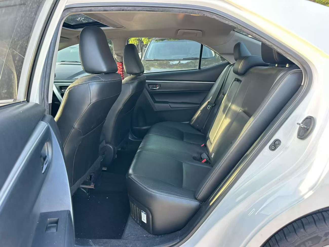 Toyota Corolla 1.8L Automatic Sunroof 6