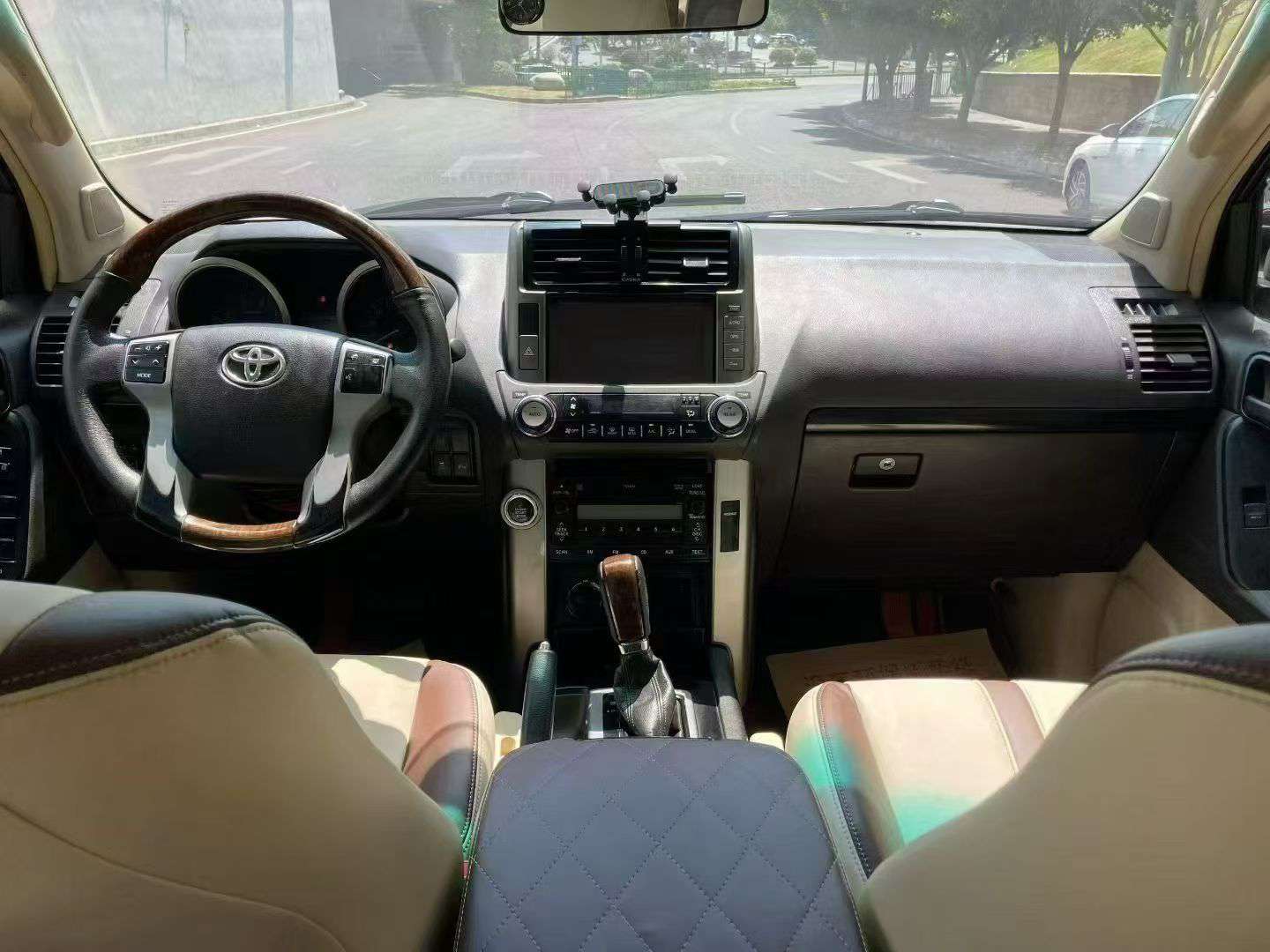 Toyota Prado 2700 Luxury 7-Seater 4