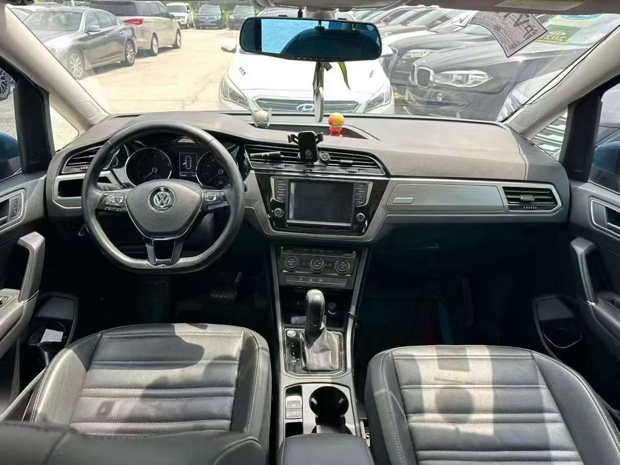Volkswagen Touran L 1.4T Automatic Panoramic Sunroof Push Button Start 7-Seater 8