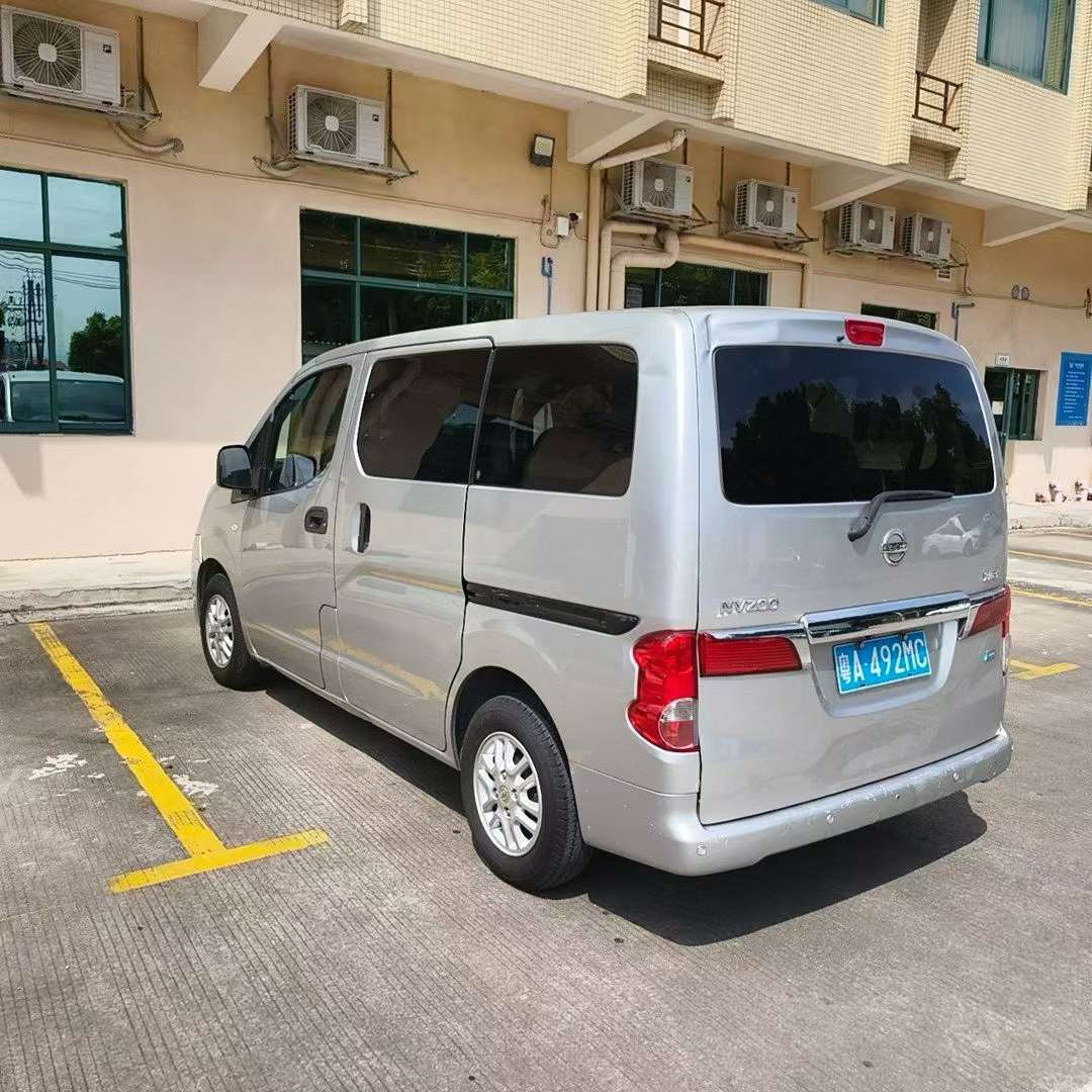 Nissan NV200 2