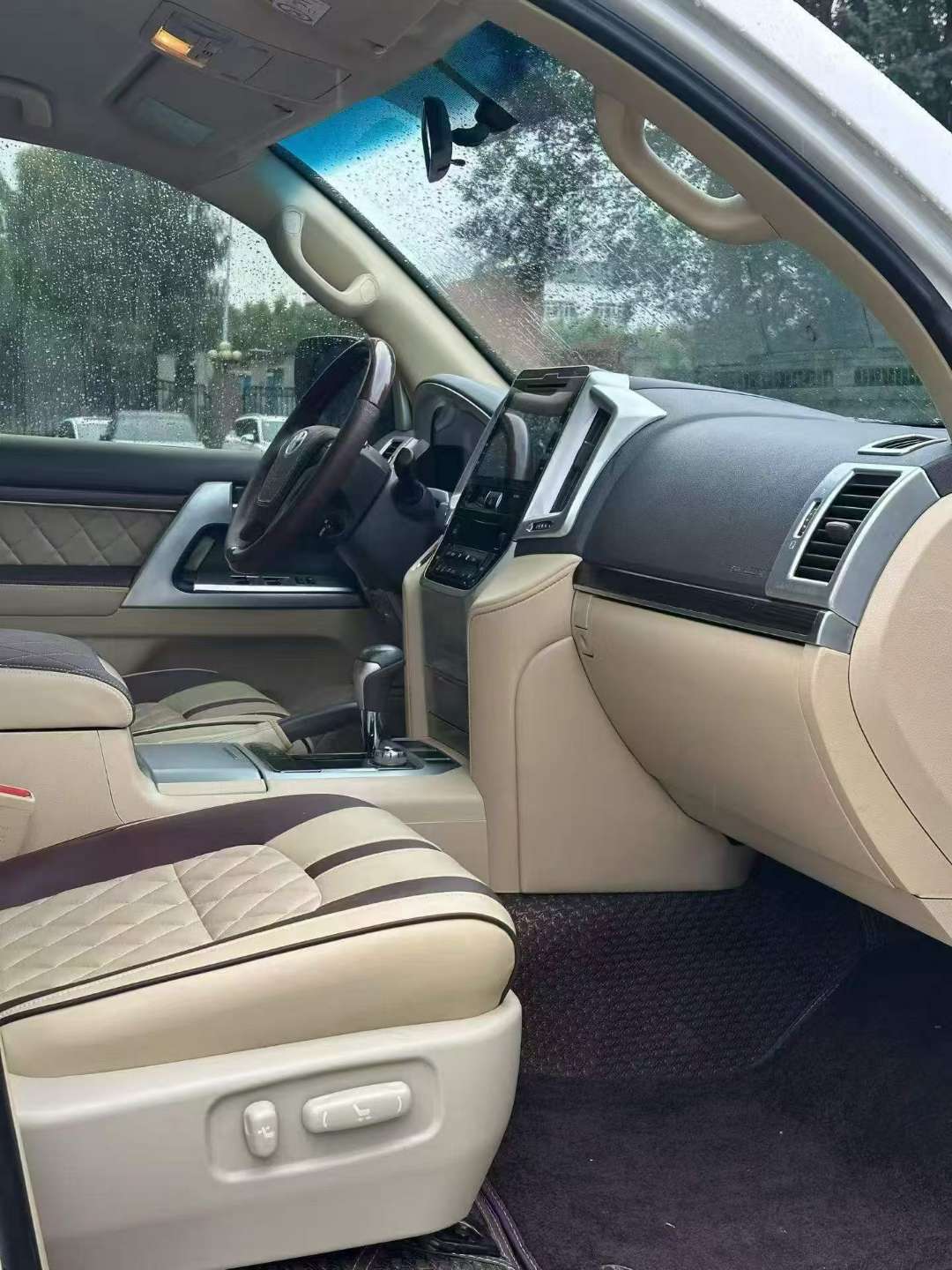 Toyota Land Cruiser 2016 4.0L Middle East Spec 5-Seat Limited Under-Spare 9