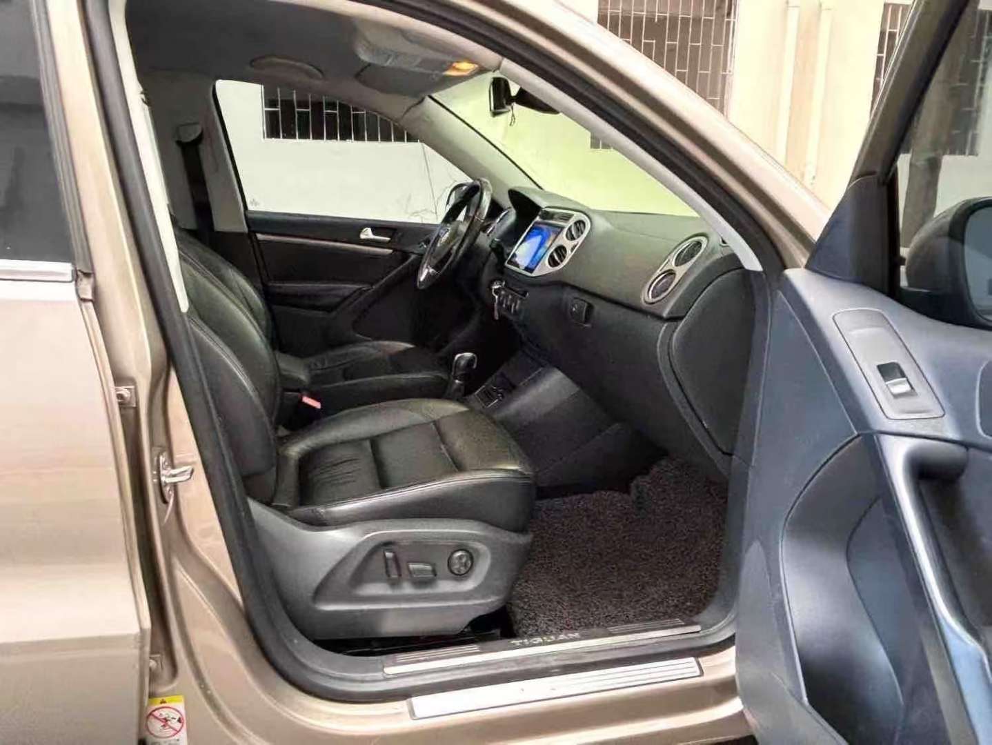 Volkswagen Tiguan 2015 1.8TSI 4WD Comfort Edition 6
