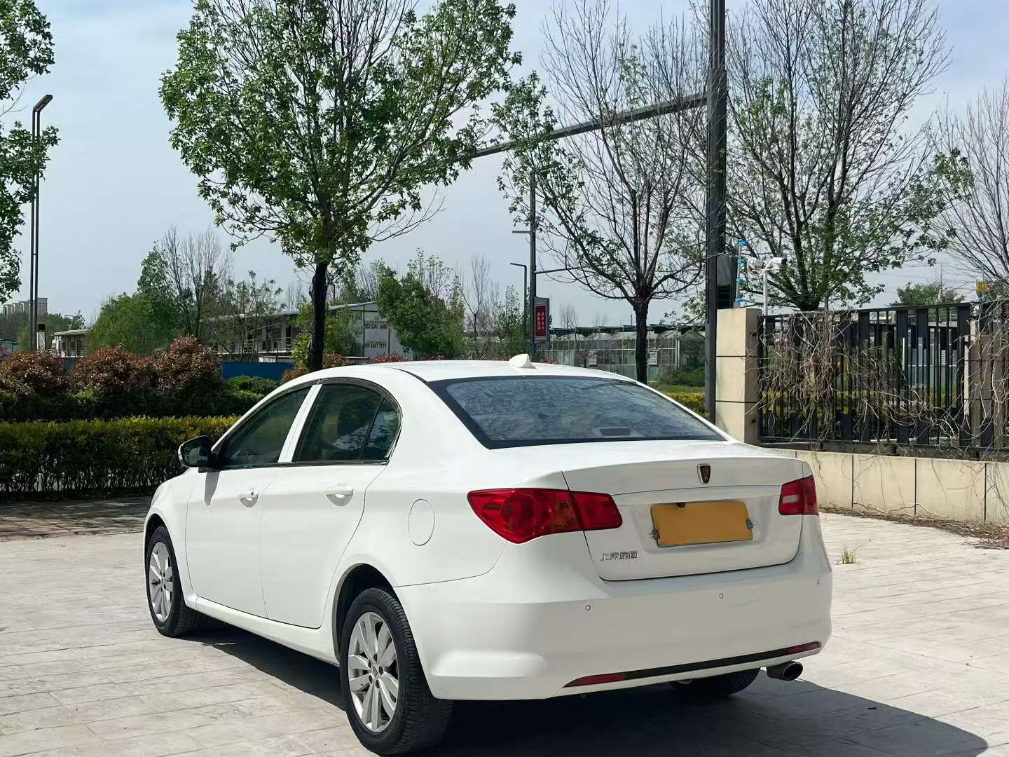 Roewe 350 1.5L Automatic 8