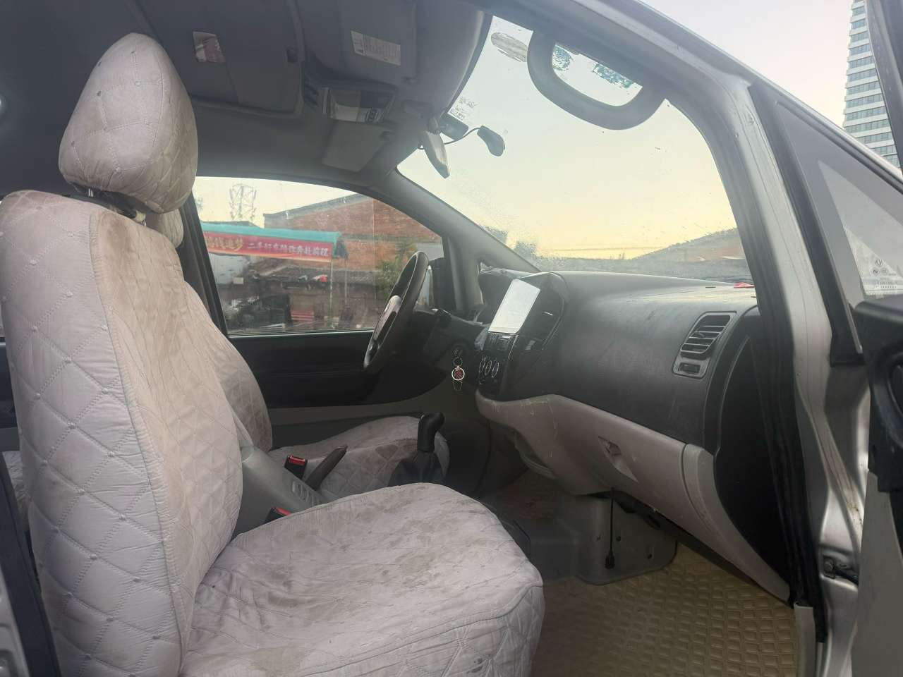 Dongfeng Lingzhi M3 Manual 1.6L 7-Seater 8