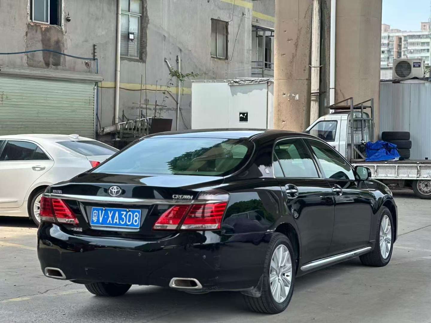 Toyota Crown 2.5L Royal Leather Trim 4